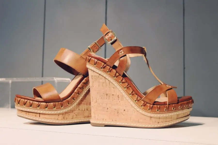 Idee regalo per Natale: scarpe eco in canapa e sughero